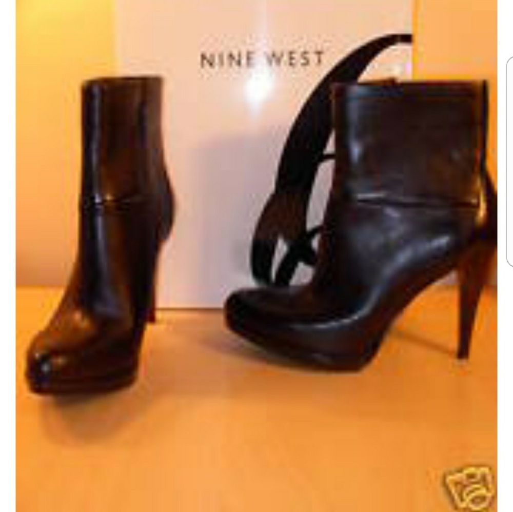 Nine West Rocl Solid Booties Sz 9